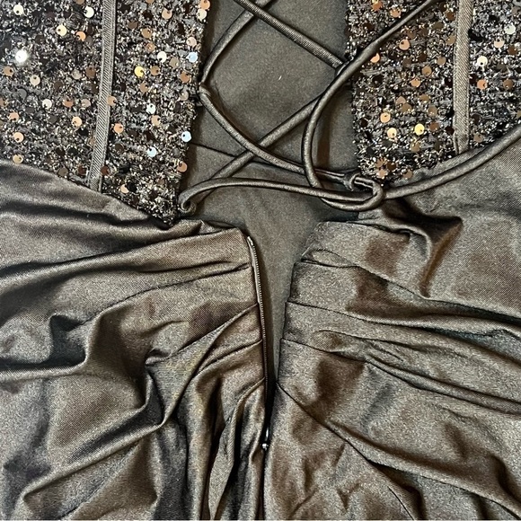 Corset Gown Sequin Bodice Mermaid‎ Train Slit Blk See measurements EUC 
💥SALE💥 - Picture 9 of 9